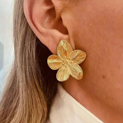 PENDIENTES Y ANILLOS  DISEÑO FLORAL