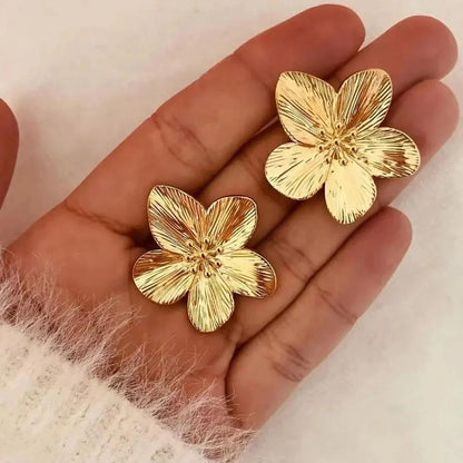 PENDIENTES Y ANILLOS  DISEÑO FLORAL