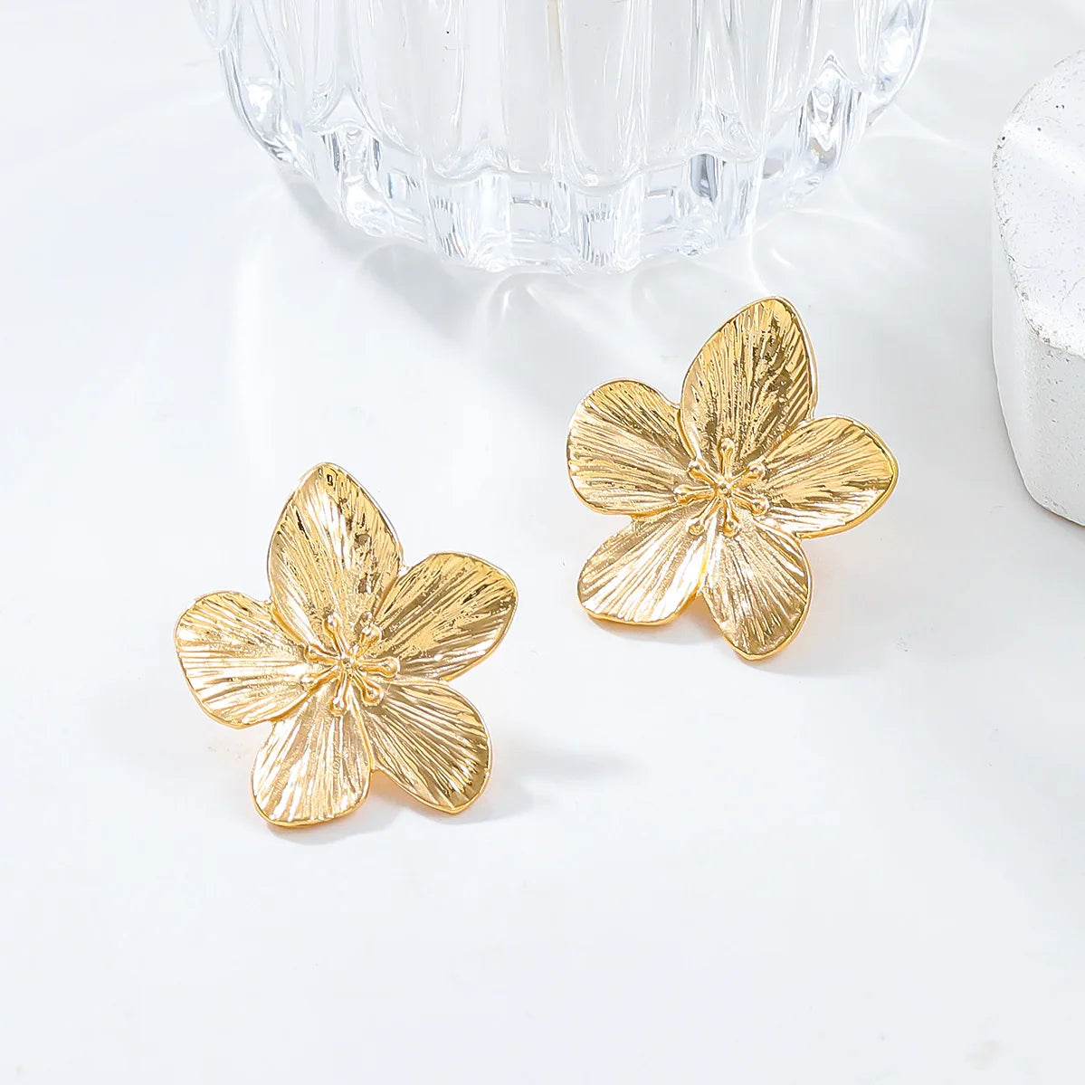 PENDIENTES Y ANILLOS  DISEÑO FLORAL